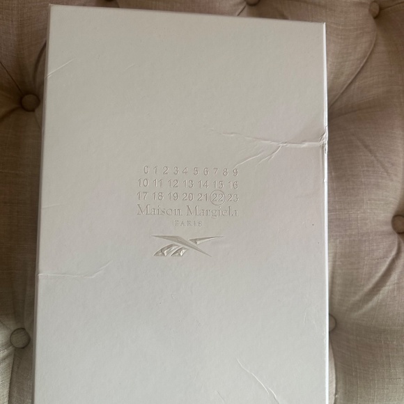 MARGIELA/ REEBOK CLASSIC TABI - Picture 9 of 9